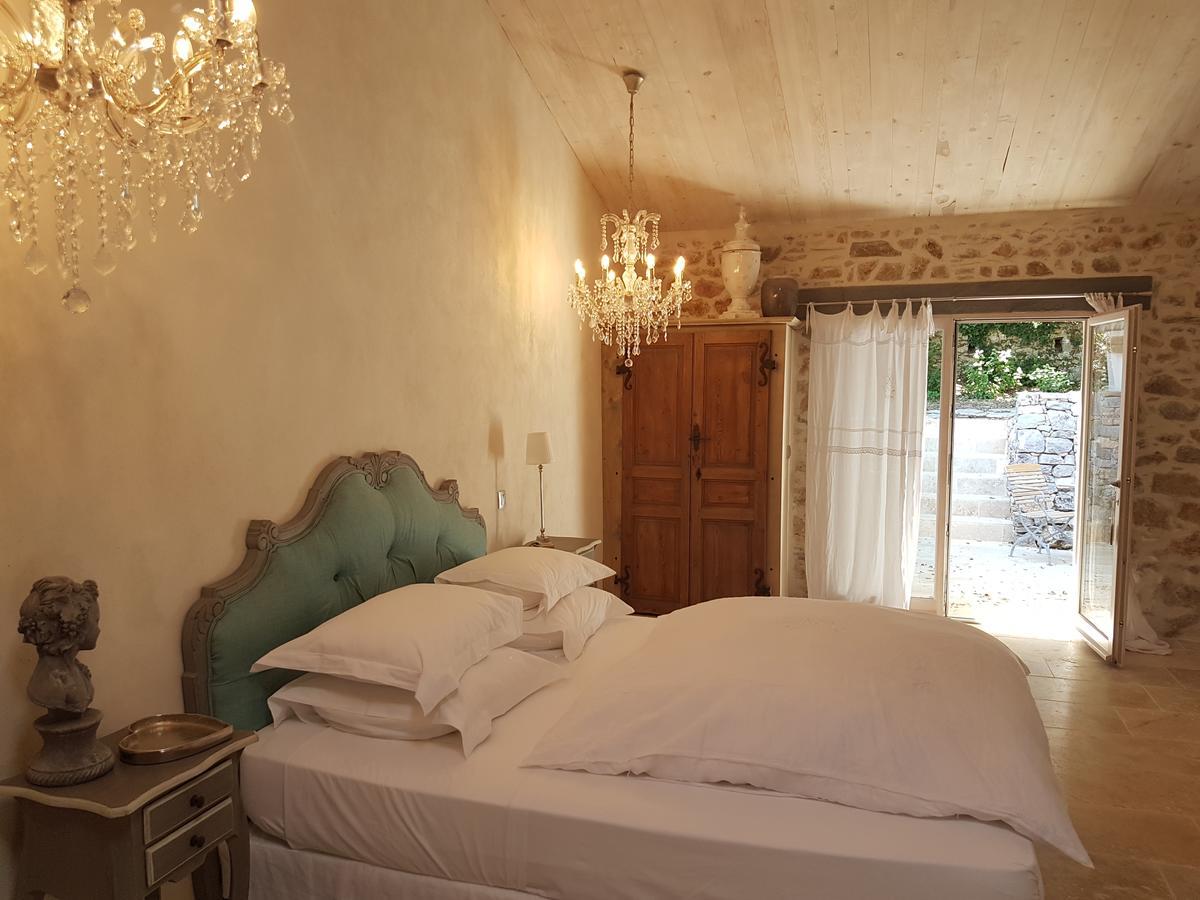 Le Domaine Saint Martin Bed and Breakfast Flassans-sur-Issole Exteriör bild